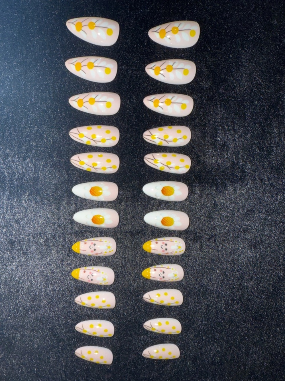 3 for $10 Nail Set in Daisy’s and pink no glue